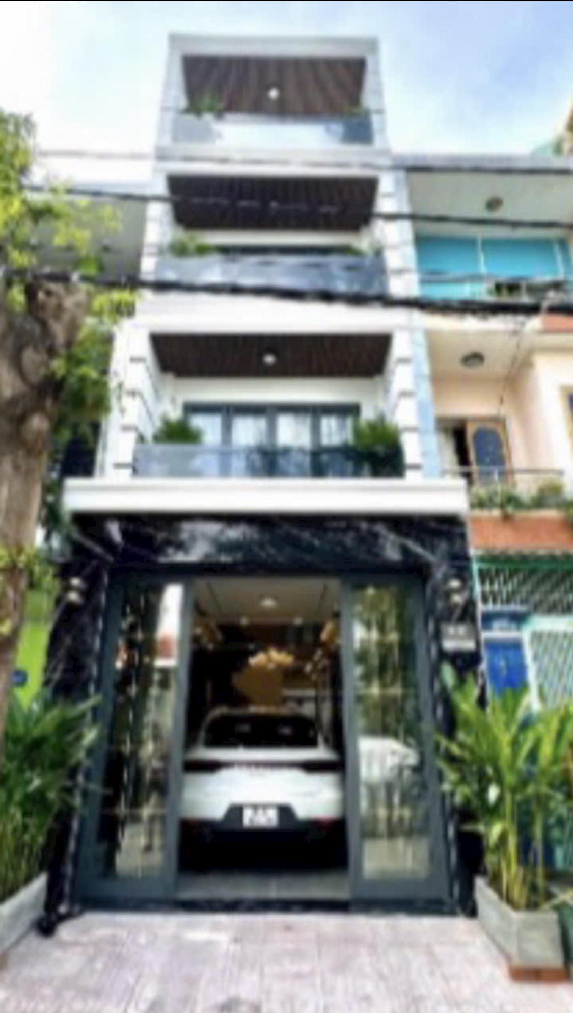 Bán nhà 3 lầu sân thượng  4mx20m giá 13.5 tỷ 