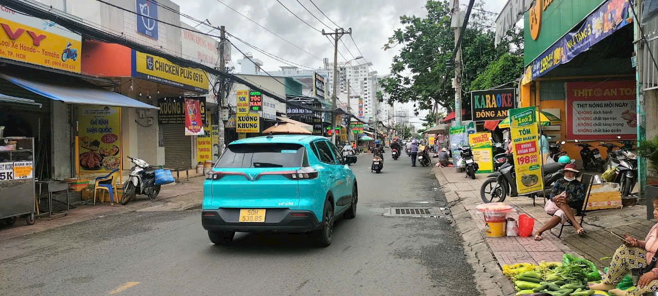 nhà 2 lầu mặt tiền lê văn lương 4mx30m giá 10.9 tỷ